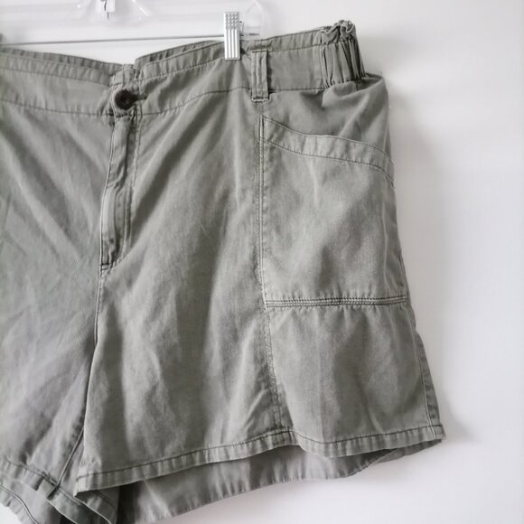 Old Navy Womens Gray High Rise Flat Front Pockets Bermuda Shorts Plus Size 3X - Picture 2 of 6